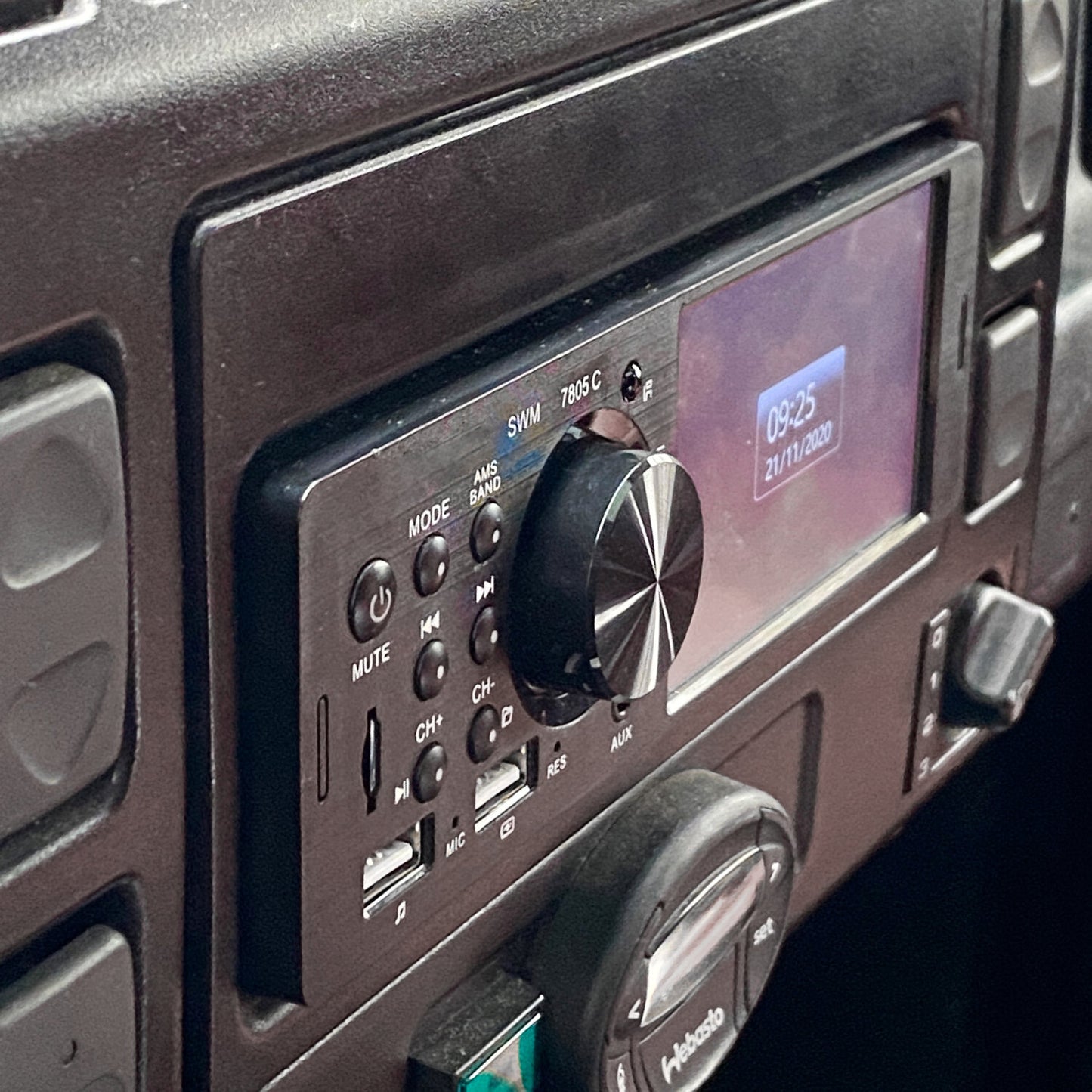 Defender Car Radio (Bluetooth) with rear view camera