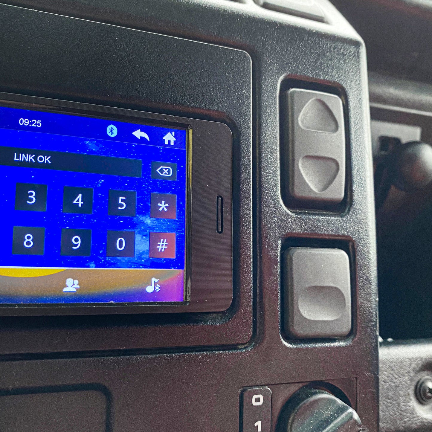 Defender Car Radio (Bluetooth) with rear view camera